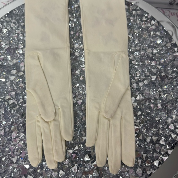 1950s cream mid-length gloves with embroidered flowers made in france rare vtg - Picture 14 of 14